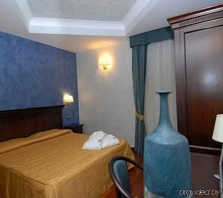 فندق Teocrito 3*